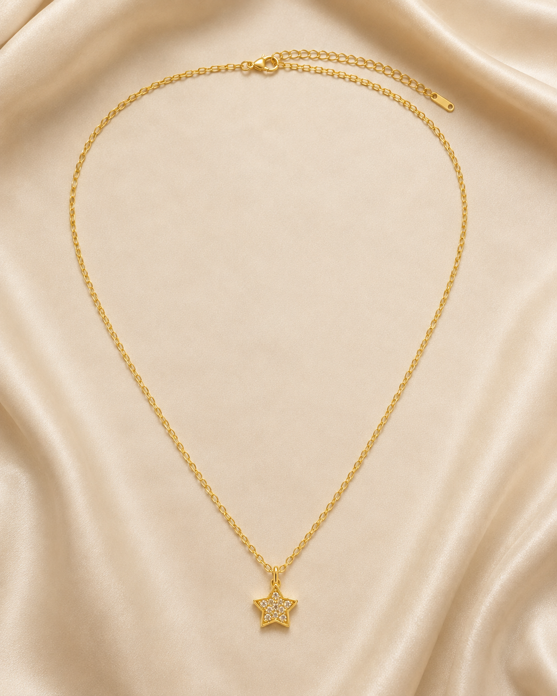 Elegant Gold Short Necklace with Sparkling Star Pendant