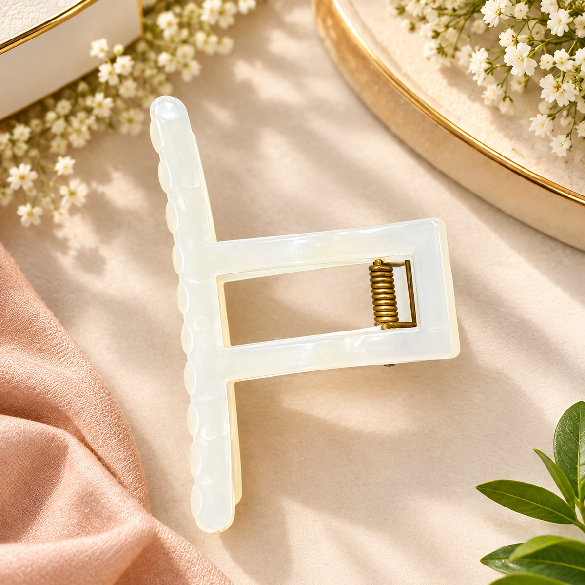 White Floral Design Hair Clutcher