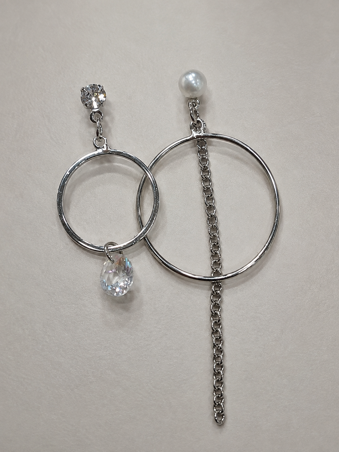 Mismatched Circle Drop Earrings