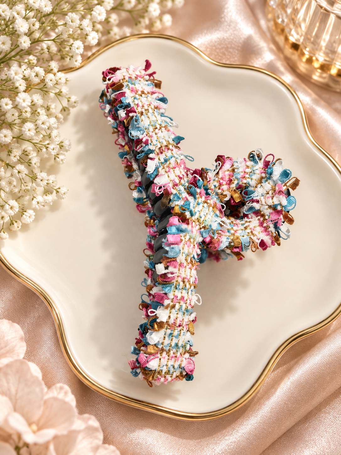 Multicolor Tweed Hair Clutcher