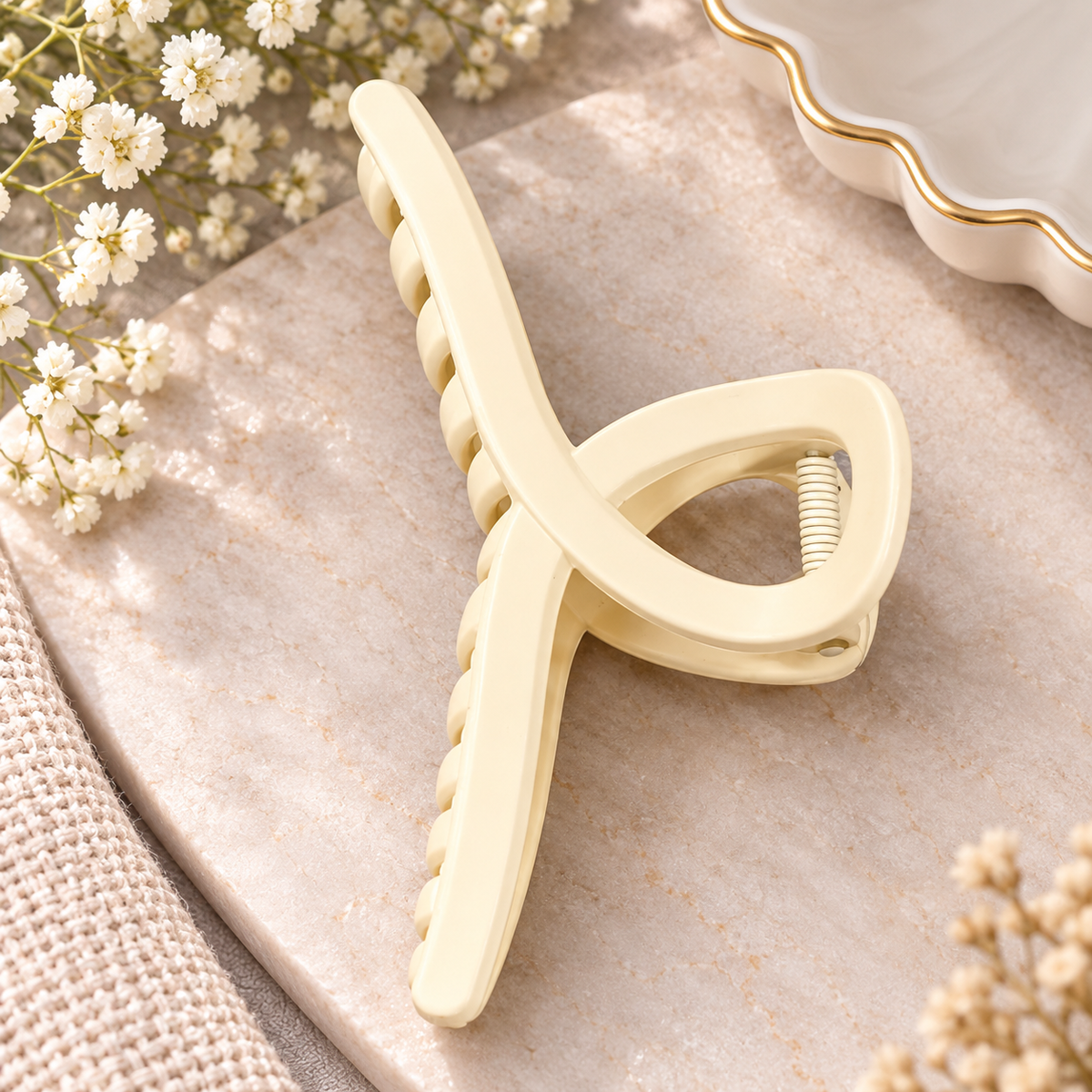 Cream Twist Hair Clutcher