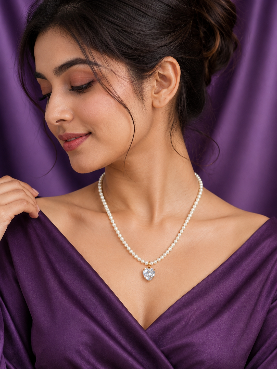 Elegant Pearl Short Necklace with Sparkling Heart Pendant