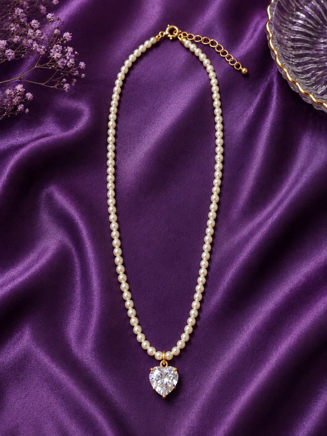 Elegant Pearl Short Necklace with Sparkling Heart Pendant