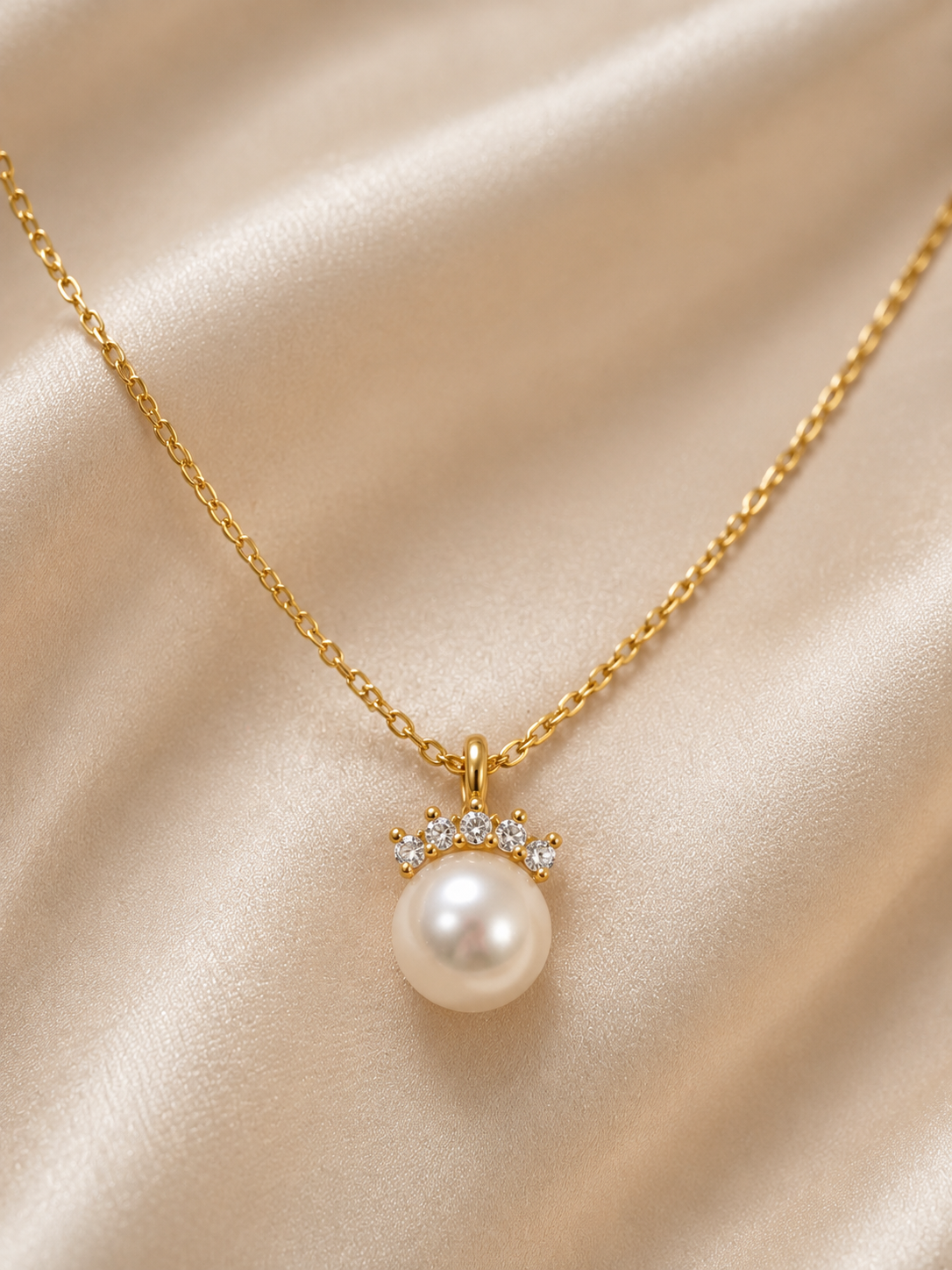Gold-Tone Pearl Pendant Short Necklace