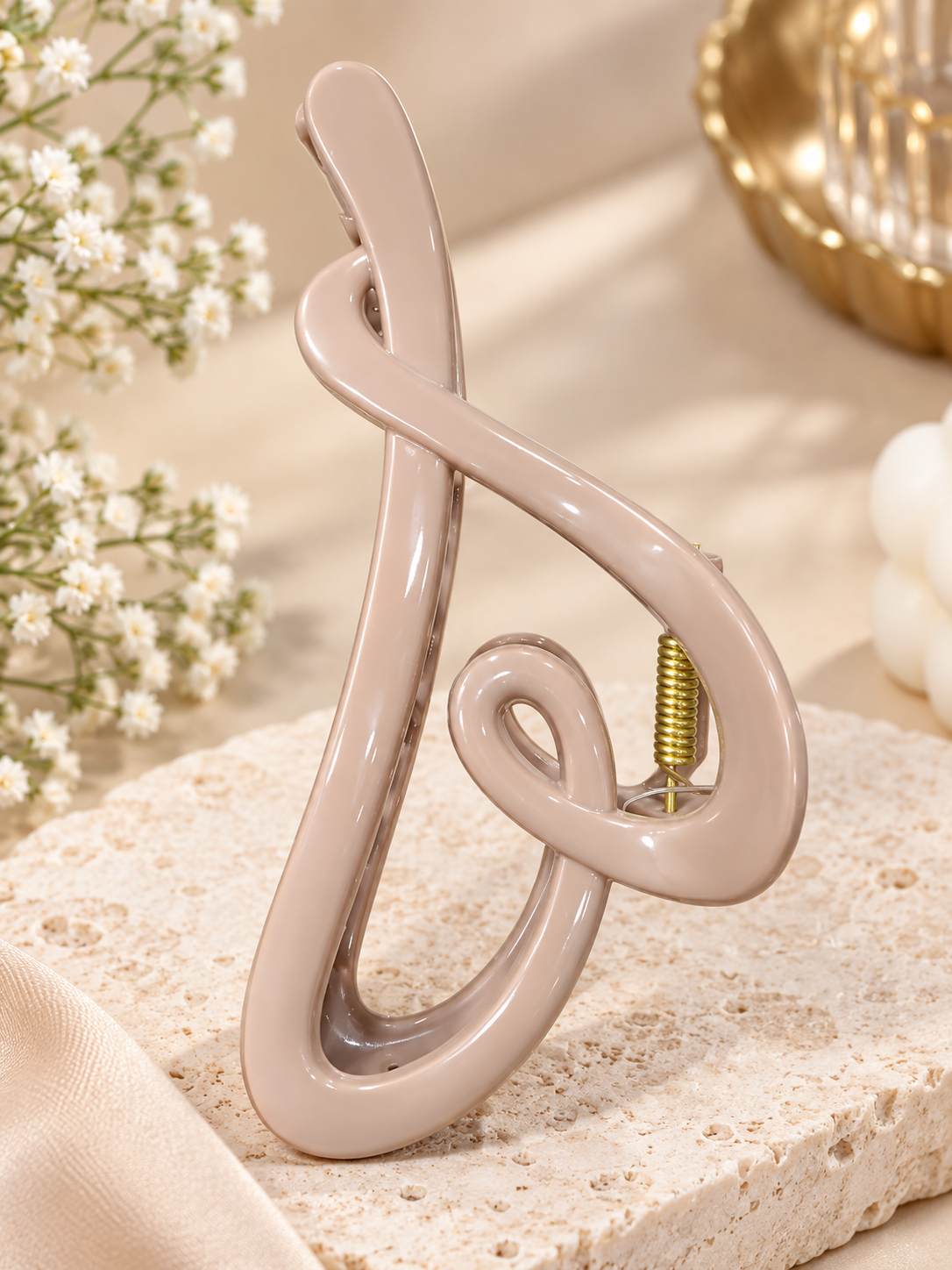 Elegant Minimal Hair Clutcher