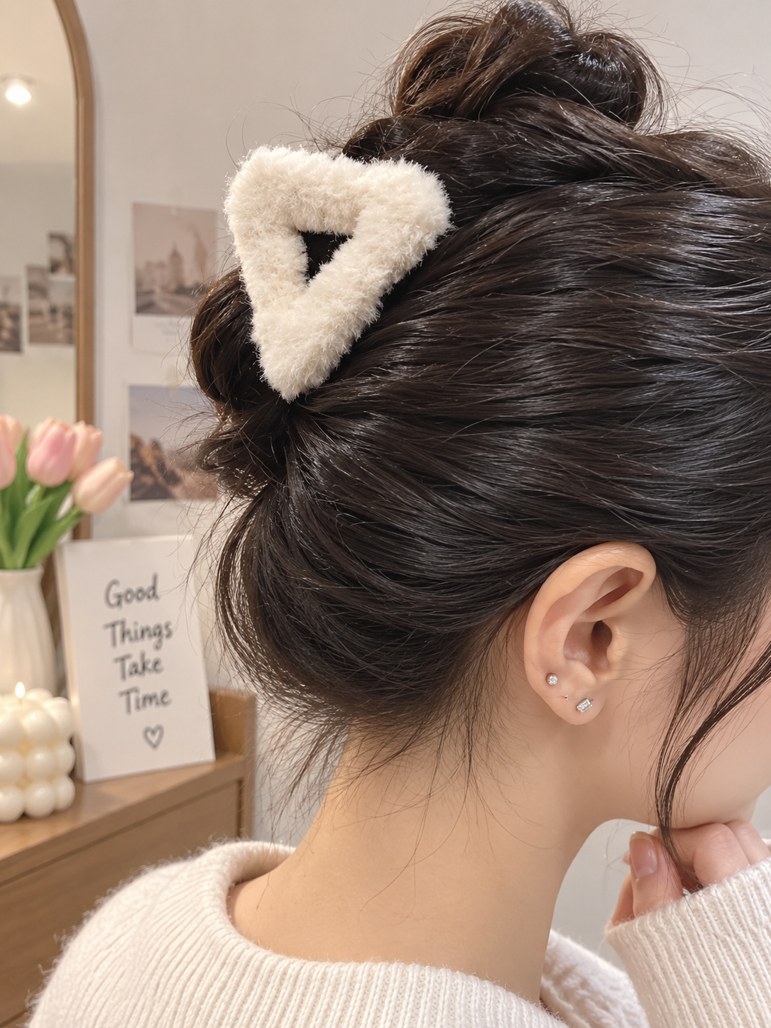 Ivory Triangle Fluffy Hair Clutcher
