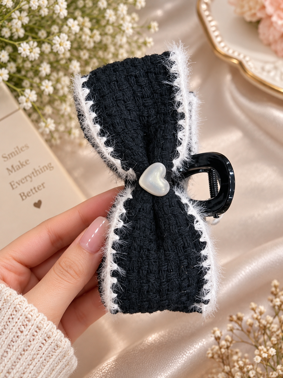 Black Bow Heart Hair Clutcher